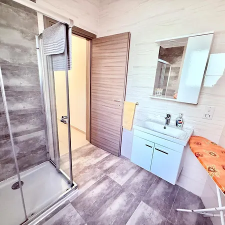 Modern In Centre Of Apartament