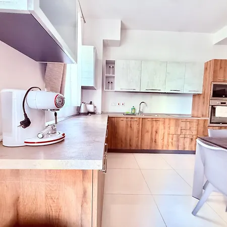 Modern In Centre Of Apartament Gzira