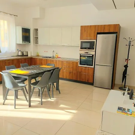 Modern In Centre Of Apartment *