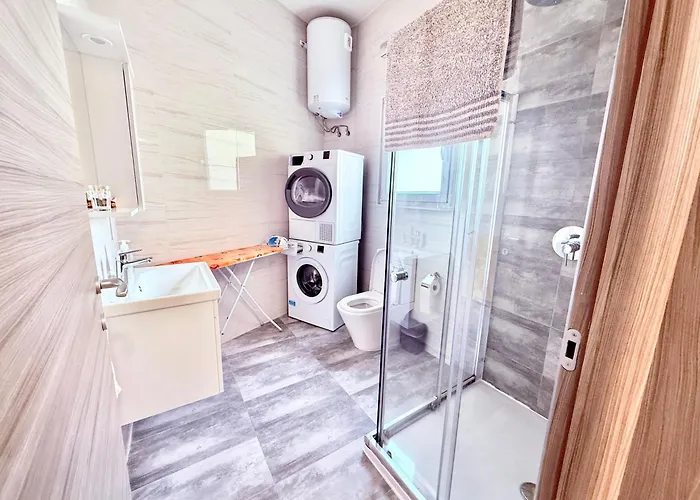 Modern In Centre Of Appartamento